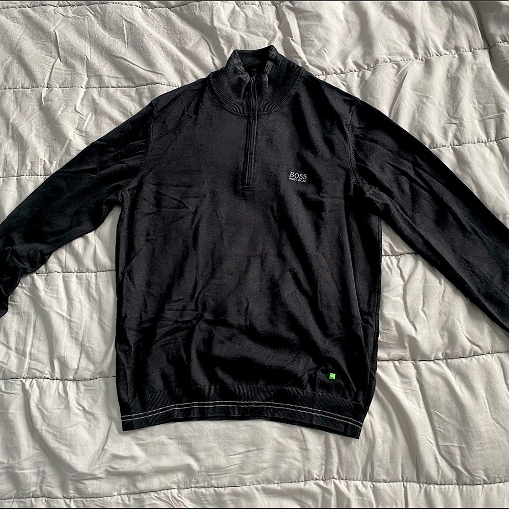Hugo Boss 1/4 zip pullover. In excellent condition. Size Large